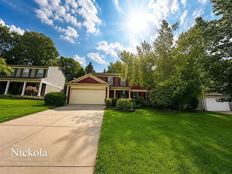 414 Whitney Dr — Photo 2