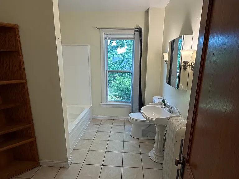 2500 S Saginaw St #1 — Photo 22