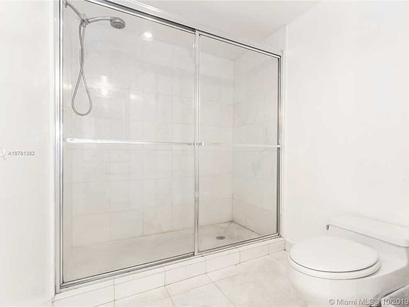 5th image of 3400 NE 192nd St APT 702