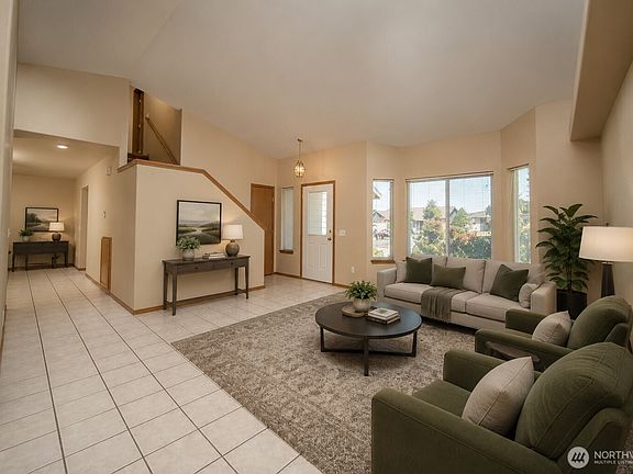 3rd image of 808 Acacia Lane