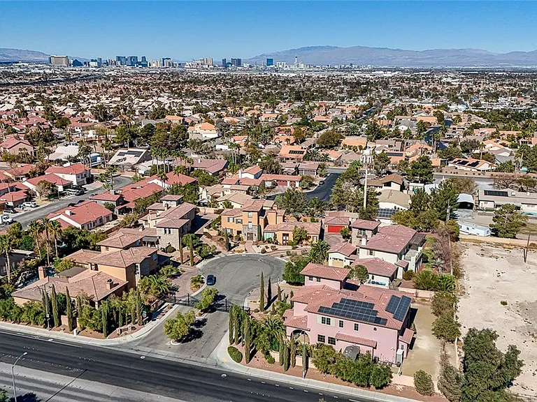 8490 Via De Bellasidra Ct — Photo 89