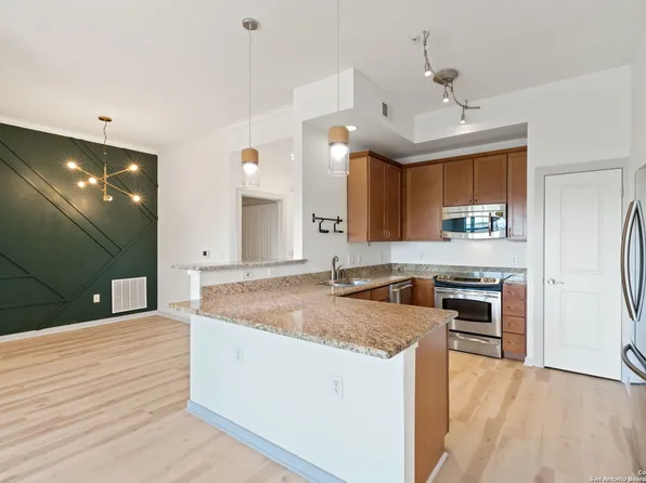 7342 Oak Manor Dr #7304, San Antonio, TX 78229