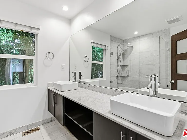 3476 Troy Dr — Photo 24
