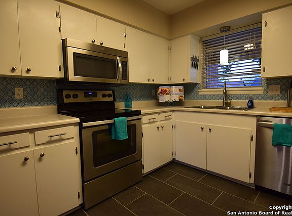 5th image of 322 Prince Dr