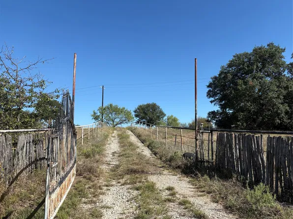 104 Russell Bend Rd, Weatherford, TX 76088