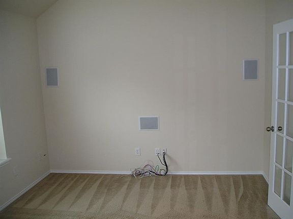 5th image of 517 Glacier St