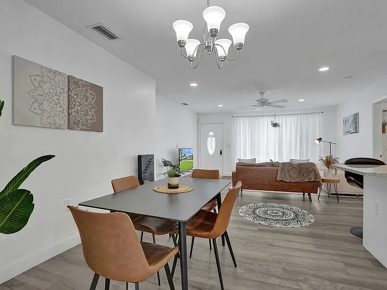 4111 SW 18th Ct #3/2 — Photo 2