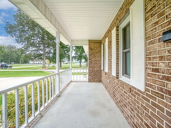4th image of 1004 Crosswinds Drive