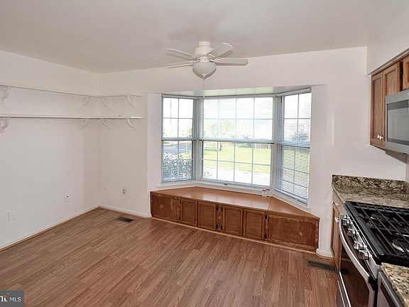 3rd image of 21156 Twinridge Sq