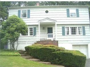 719 Manette Ln, Valley Cottage, NY 10989