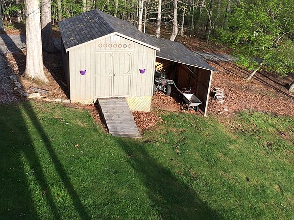 3rd image of 137 Gideons Ln