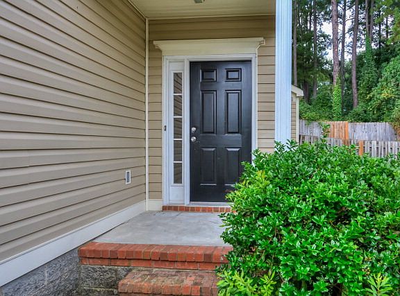 2nd image of 207 Sarah Creek Ct