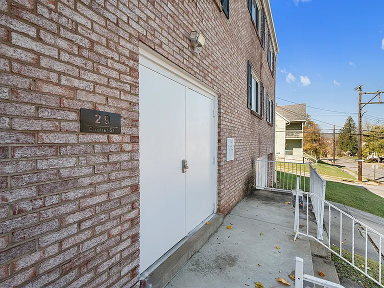 29 Coulter St #1B — Photo 3