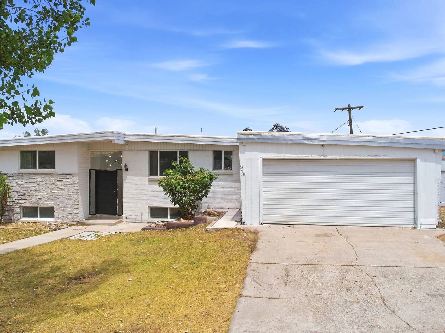 3 bed, 1155 sqft, $2,300 — Photo 3