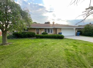 209 Parkview Dr, Walbridge, OH 43465