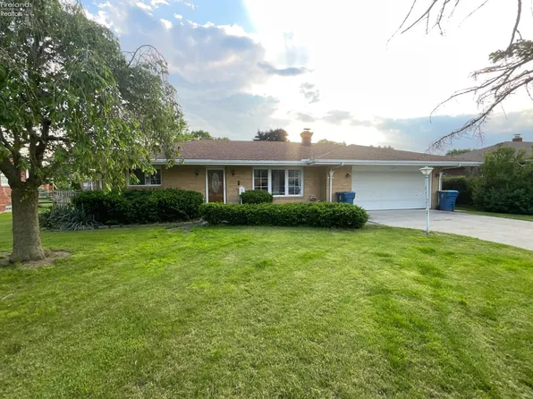 209 Parkview Dr, Walbridge, OH 43465
