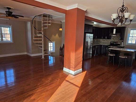 2nd image of 8522 115th St