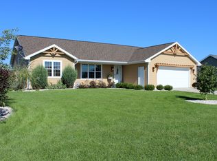 2682 Boxwood Cir, De Pere, WI 54115