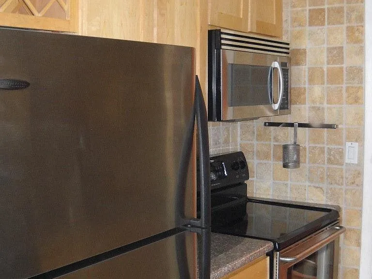 11610 N Bayshore Dr #3E — Photo 6