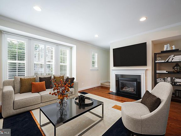 2nd image of 2074 Hunting Creek Ct