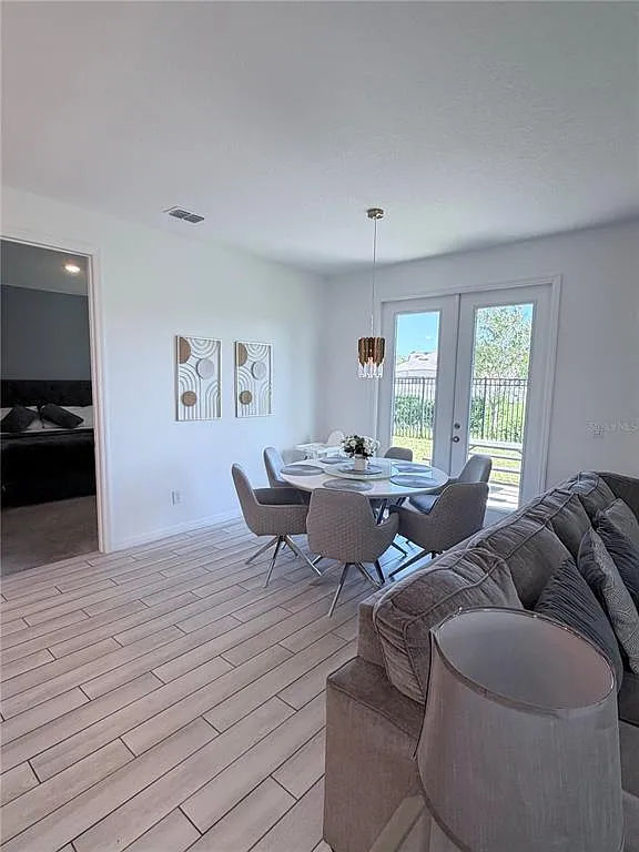 3 bed, 2.0 bath, 2280 sqft, $2,500 — Photo 4