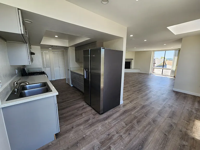 626 N Isabel St #301 — Photo 4