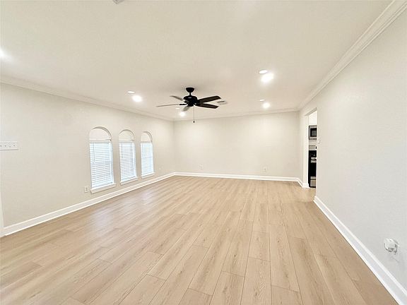 3rd image of 1429 Northview Dr