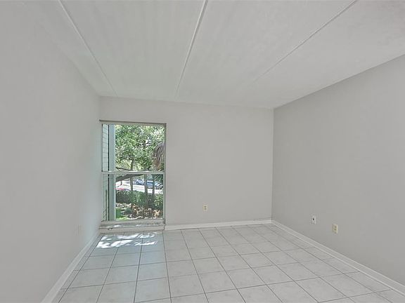3rd image of 3325 Bayshore Blvd Unit E34