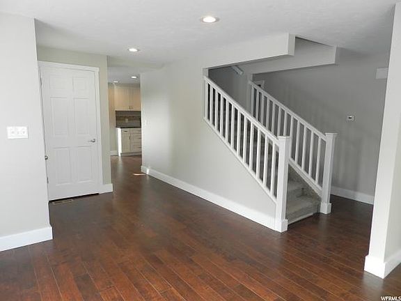 4th image of 1519 E Greenfield Ave