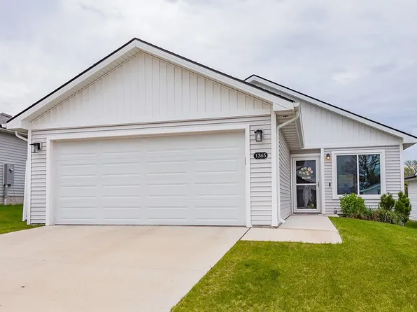 1365 Blazing Star Dr, Carlisle, IA 50047