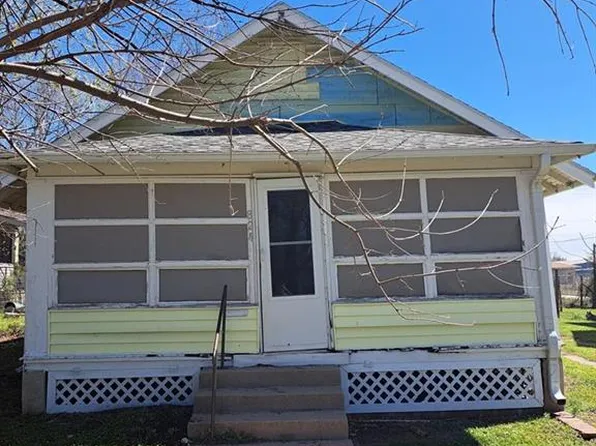 824 S 5th St, Independence, KS 67301