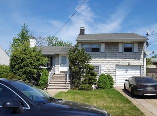 92 Tracy Dr, Fords, NJ 08863