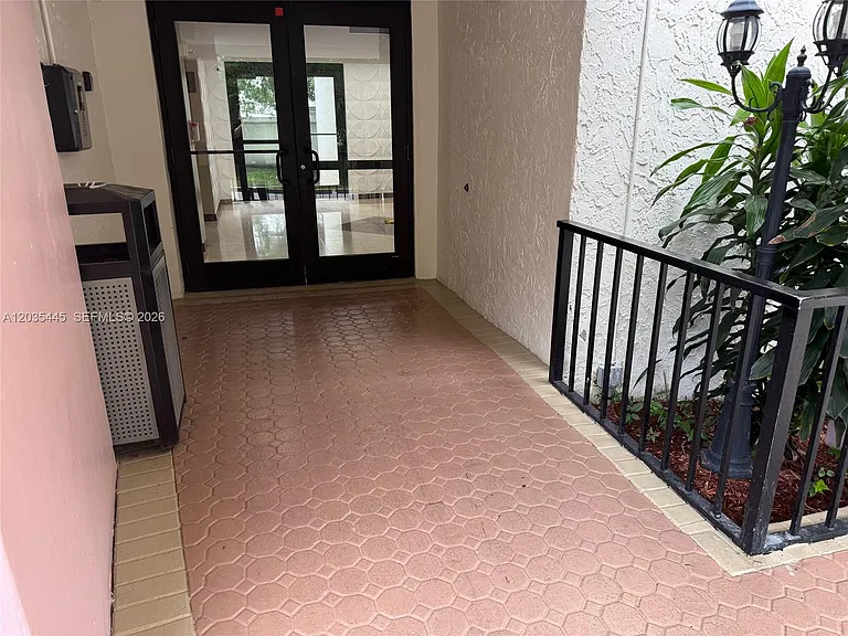 16909 N Bay Rd #1020 — Photo 3