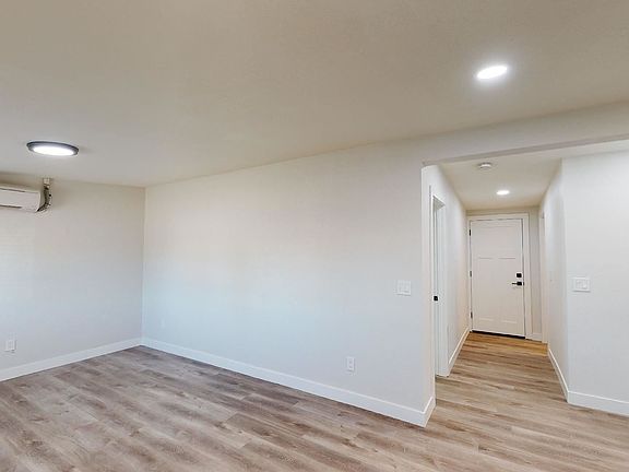 5th image of 1017 E Amelia Ave Unit A