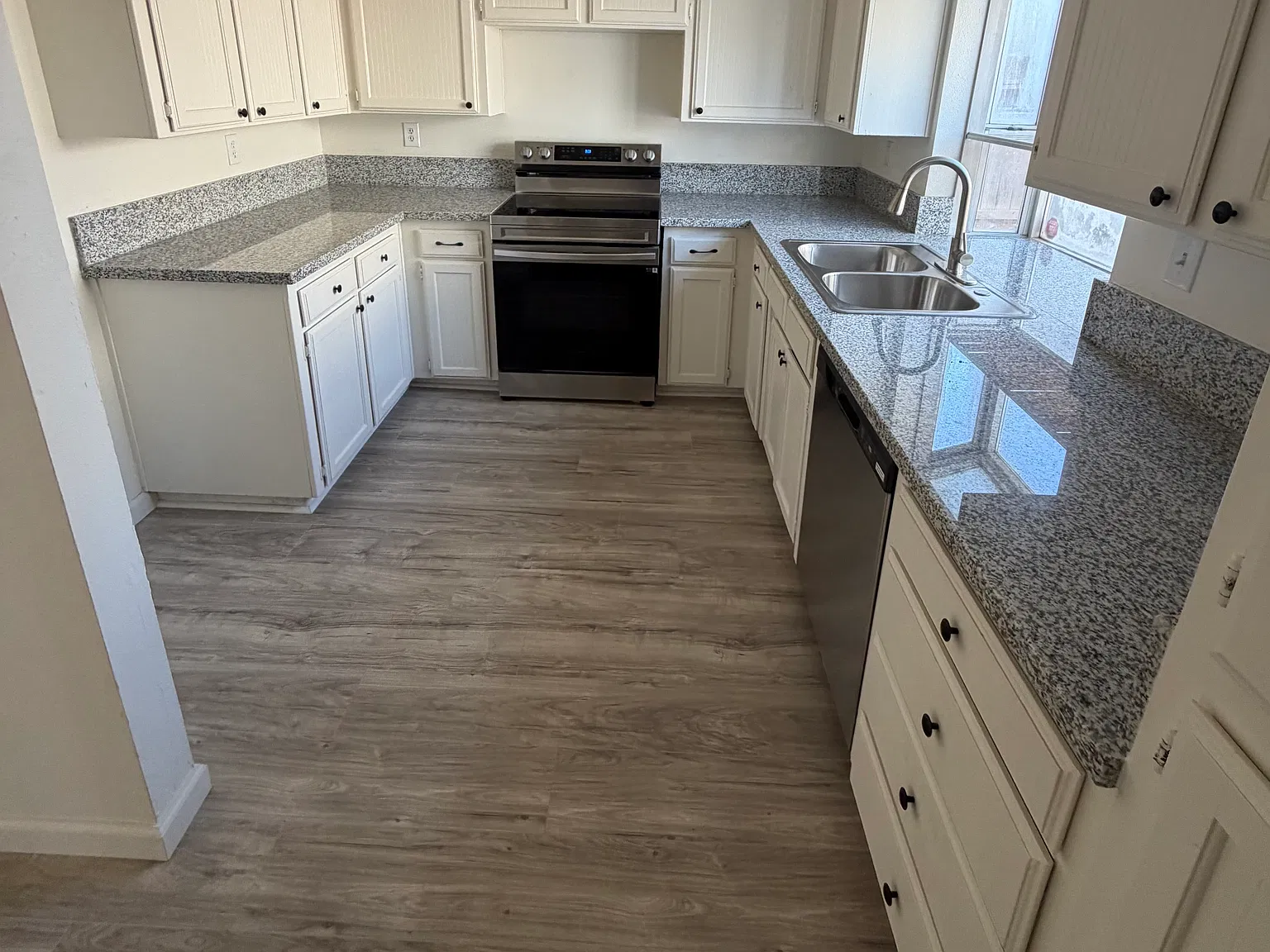 3 bed, 2.5 bath, 1261 sqft, $2,150 — Photo 3