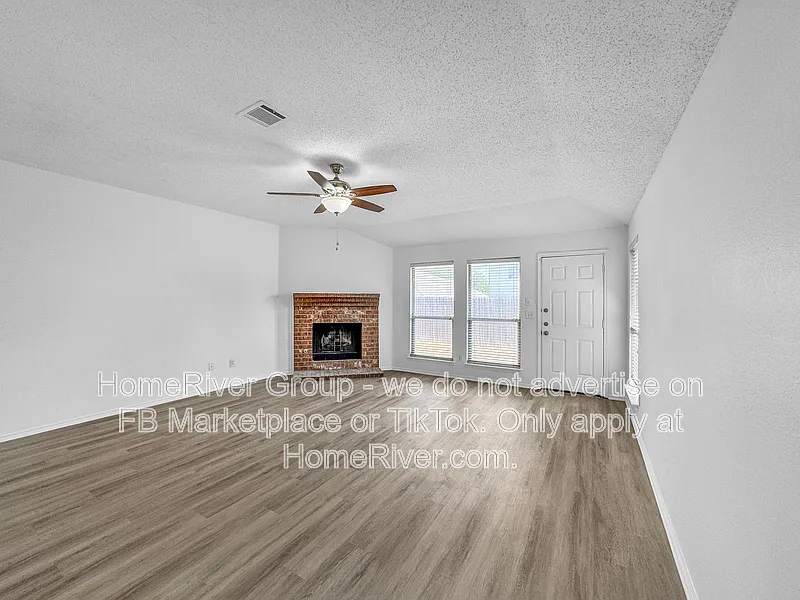 Falcons Lair — Photo 4