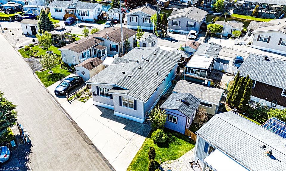 1st image of 11 Hemlock Cres