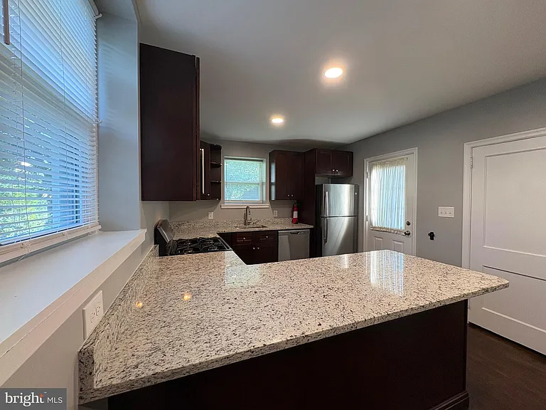 512 Jessamine Ave #1 — Photo 9