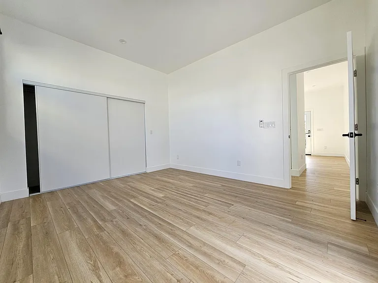 2711 W 60th St — Photo 29