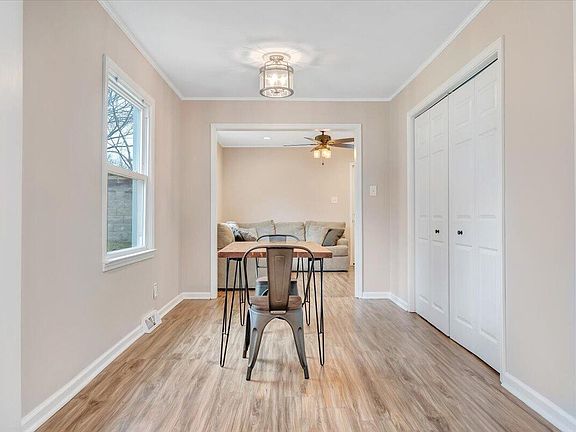 3rd image of 1825 Pexton Ave