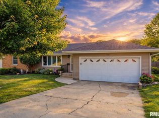 4621 N Woodview Ave, Peoria, IL 61614