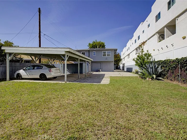 14916 Wyandotte St — Photo 28