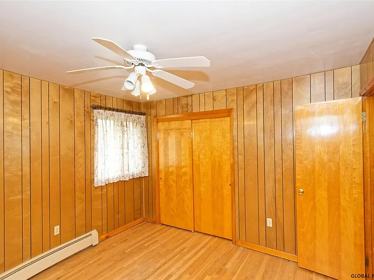 10 Alfred Dr E — Photo 7
