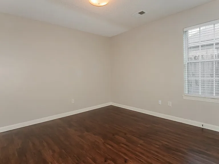 1719 Brentford Cv — Photo 13