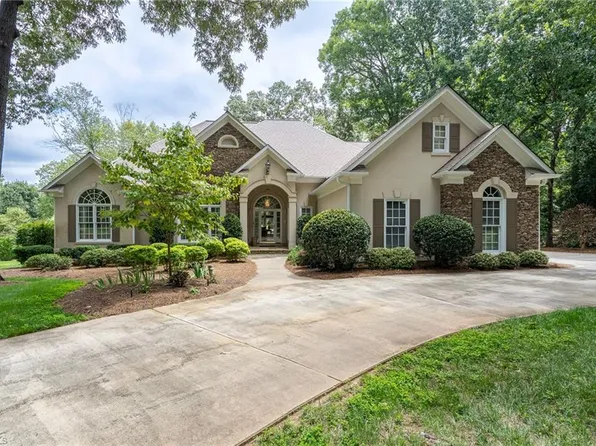 1645 Southpoint Ln, New London, NC 28127