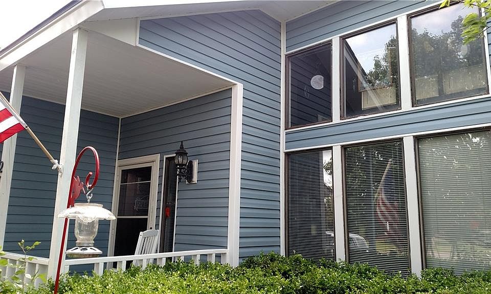 1st image of 2100 NE 8th St