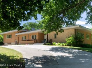 2550 Heliotrope Dr, Des Moines, IA 50315