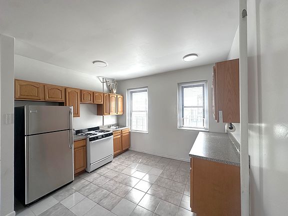 3rd image of 2138 35th St #5B