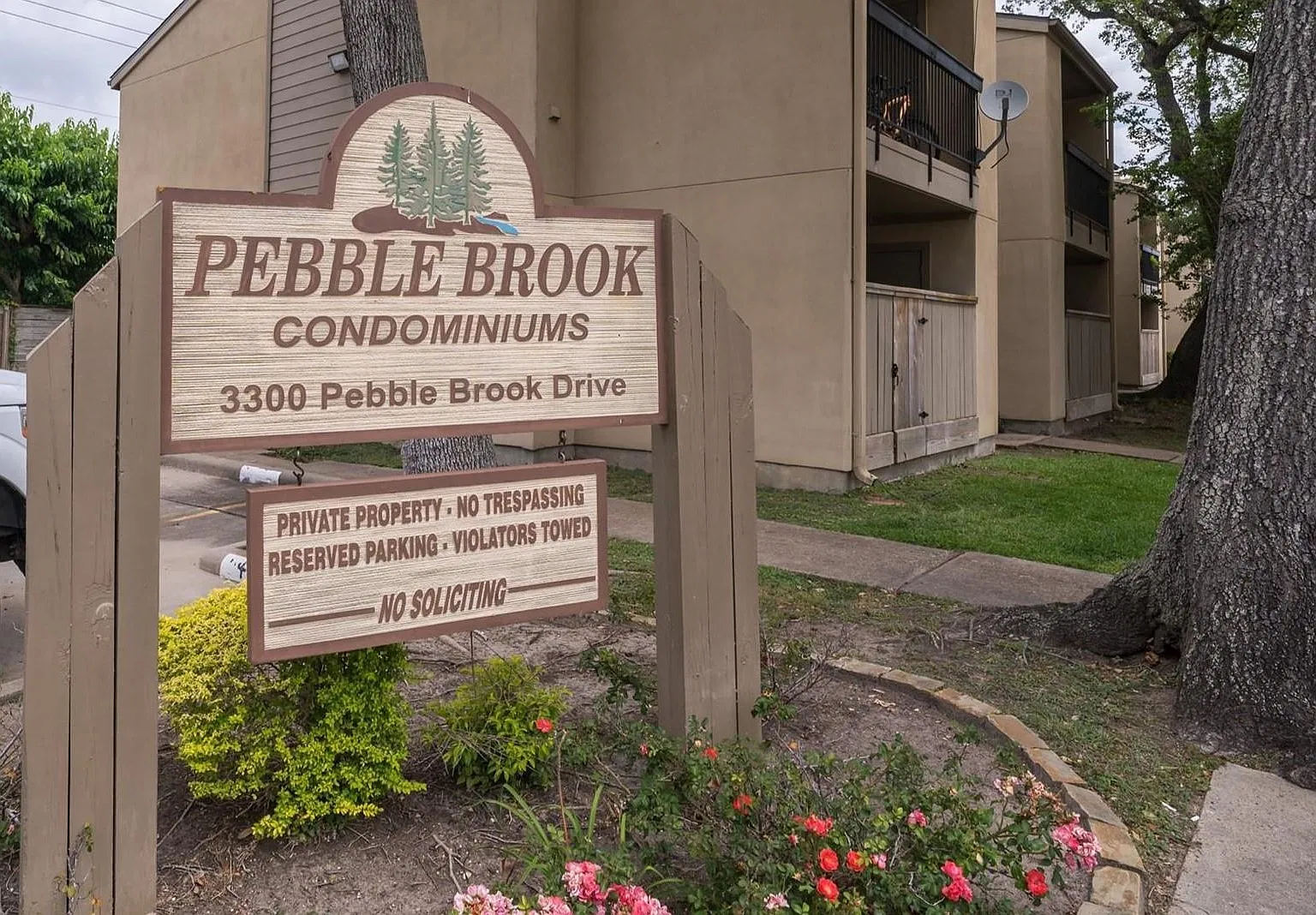1 bed, 1.0 bath, 592 sqft, $875 — Photo 2
