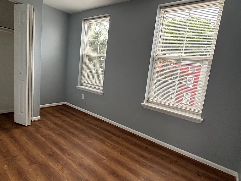 922 W Lombard St — Photo 11